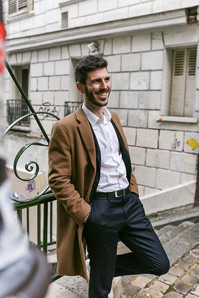 chemise blanche col français dans look formelle